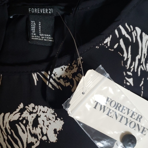 FOREVER 21 sleeveless - Picture 2 of 3